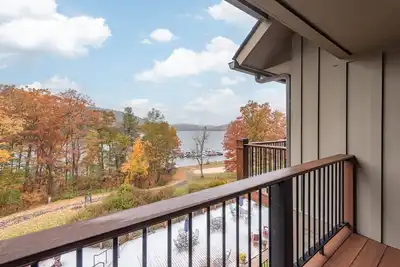 Image de Suites at Silver Tree A315: Studio and Loft Suite with Lake View, Free Wifi, Fir