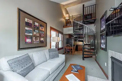 Image de Suites at Silver Tree A318: One Bedroom with Loft Suite, Includes Fireplace and