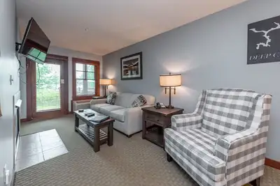 Image de Suites at Silver Tree B104: 1 Bedroom Lake View Suite at Lakefront Hotel