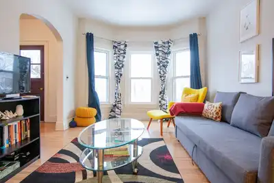 Image de ♥2 Bdr Bright Apartment ♥ Fast Wifi ♥ Quiet Area ♥ Perfect for families!