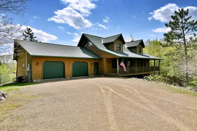 Image de Spacious cabin for any type of get away! Minutes away from dozens of activities!