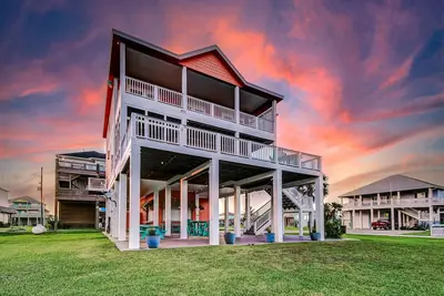 Image de Fall Beach Vibes- Ocean views, walk to beach, Tiki Bar