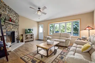 Image de Lake Home, 5 min to Nisswa, Close to Paul Bunyan State Trail! Near shops & golf!