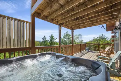 Image de Smoky Mtn. View Cabin with Hot Tub 3br/3ba - Game Room - 25 min. to Pigeon Forge