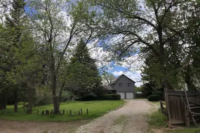 Image de North Old Town, private - humble, peaceful and serene—guest quarters.