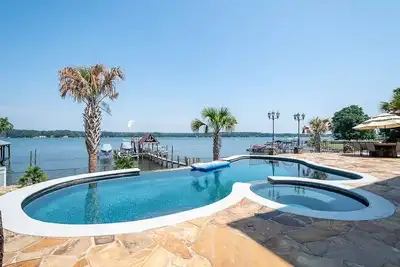 Image de Main Channel Waterfront Home with Pool/Hot Tub - Ideal for up to 14 guests