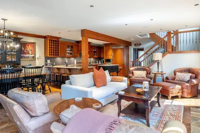 Image de Private Hot Tub | Short Walk To Slopes | Garage for Gear Storage Only | Managed By Aloha Whistler