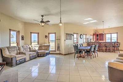 Image de Big spacious ranch with pool table and gaming room beautiful mornings and nights