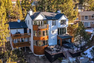 Image de Moonridge Mansion Ski View Retreat |GameRm|Spa|Sauna|5bd