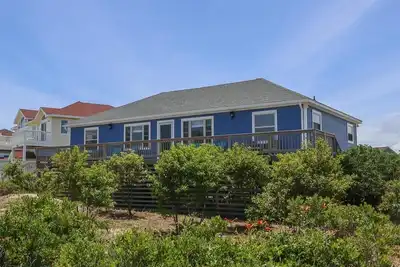 Image de ☀️ Recently updated Semi-Oceanfront 4 Br/2ba cottage - 20 yards to beach access ☀️