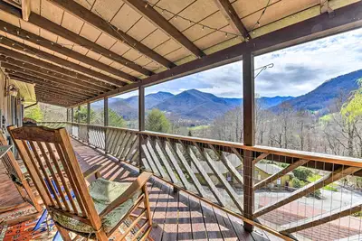 Image de Best Location - Maggie Valley Cabin w/ Hot Tub!