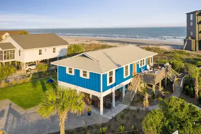 Image de Lighthouse Cottage! Pet Friendly, Ocean View w/Screen Porch, Beach Access Next to Property