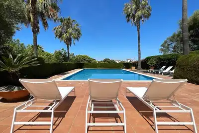Villa Rosa avec piscine, jardin et Wi-Fi