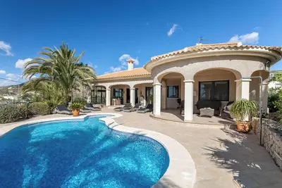 Image de Charmante Villa Mara avec vue sur la mer, piscine et Wi-Fi.