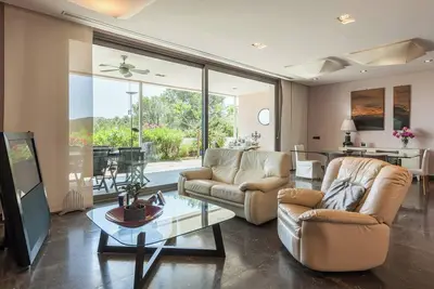 Image de Maison Maryse, avec vue sur la mer, piscine chauffée et Wi-Fi.
