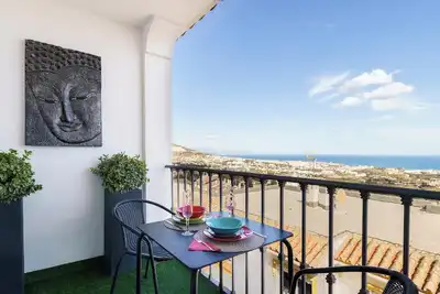 Image de Superbe appartement confortable avec vue sur la mer, grande terrasse privée et wifi.