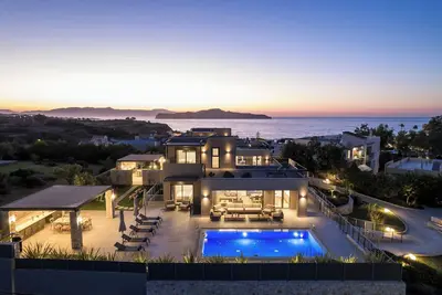 Image de Seafront Villa Family & Groups Getaway H. Pool Sauna Jacuzzi Gym Stunning Views