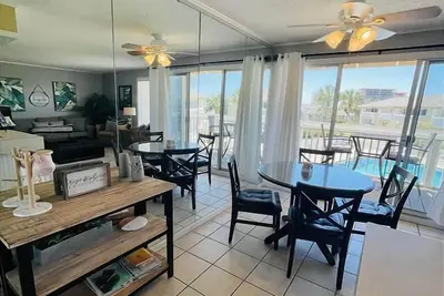 Image de Relaxing Poolside Retreat w/ Beach Access