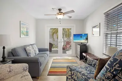 Image de A Blue Beauty at The Truman Annex in Key West