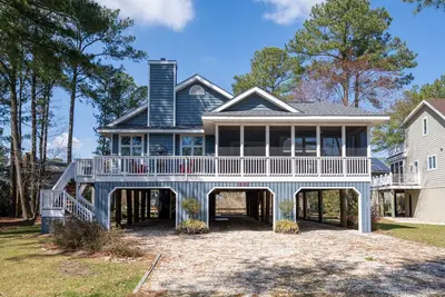 Image de Wonderful 5 Br, 3 Ba Home in Lake Bethany, Sun & Surf at 939 Pine Tree Lane