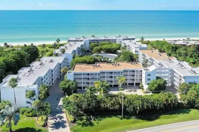 Image de Pristine Waterfront Residence at the Renowned Island Beach Club