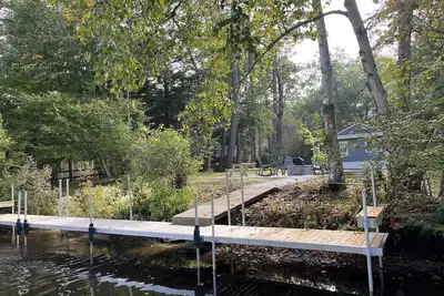 Image de Boaters delight! Private dock, on water in Balmoral, Lake Winnipesaukee