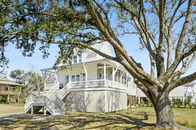 Image de Brand New Southern Coastal Cottage just steps from the beach
