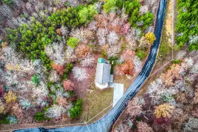 Image de Smokies Mountain Cabin | Private Hot Tub, Arcade, Firepit, Pets, Deck w/ Views