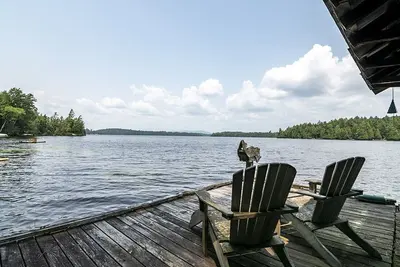 Image de Luxury Cabin on the Lake & In The Trees