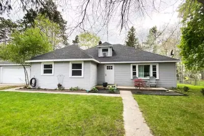 Image de Centrally Located Home a walk away Food, Water, Parks, Beaches, Trails, events