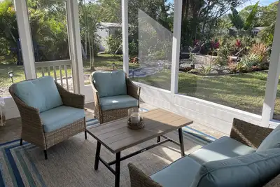 Image de Cute Beach Bungalow 10 minutes from the Beach!