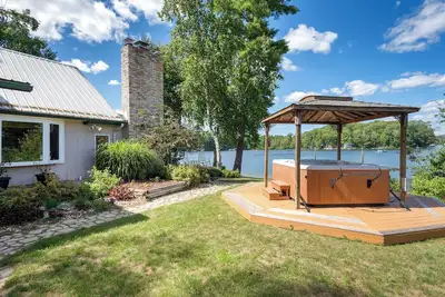 Image de Peaceful Pointe-Hot Springs Hot Tub Big Bass Lake