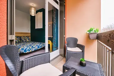 Image de ♥ Tout Confort! Climatisation, Centre-ville, Parking, Terrasse, WiFi, Netflix ♥