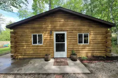 Image de Log Cabin, Sisson Lake access, Kayaks, Firepit, Arcade Game, Trails nearby