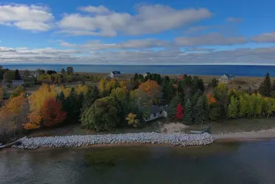 Image de Waterfront house with private dock and beach in Grand Marais, Mi