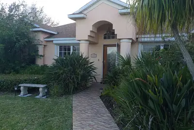 Image de Beautiful home in peaceful and safe neighborhood, next to shoppes, restaurants. .