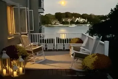 Image de Cottage on the Bay in Hampton Bays