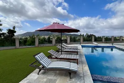 Image de Top hills, luxury, Sunset View, 4 Br, Pool\/Spa