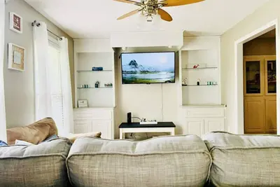 Image de Quiet Extended Stay with Spa Bath, Fenced Yard