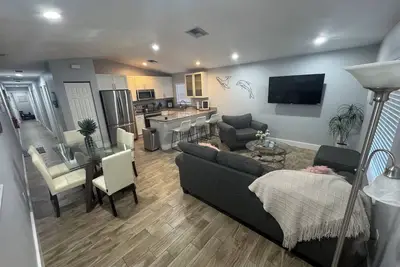 Image de Gorgeous Lake Worth Beach House By Downtown, Beaches And Golf Course