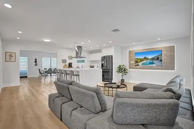Image de Luxury+ Fun + Heated Pool + Firepit, 15 min Fll, Beach, Las Olas🌟Location 🌟.