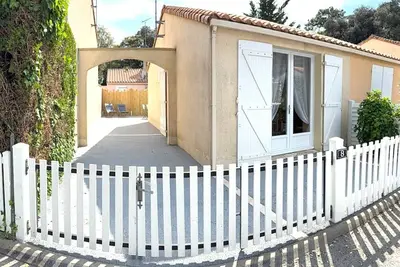Image de Maison T2: Cour, Parking, À 600m de la mer, Quartier calme