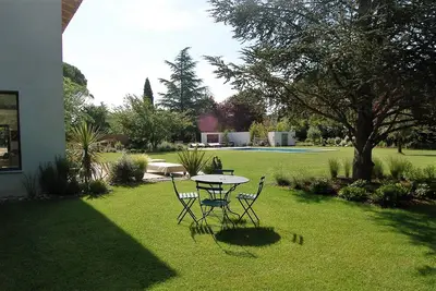Image de Bright and Warm House, quiet, 5min from the center of Aix,