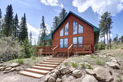 Image de Hillside Hideaway - Charming Black Hills cabin in private location with hot tub!