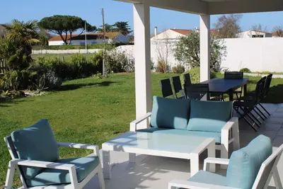 Image de Maison neuve tout confort, plage Ă pied!