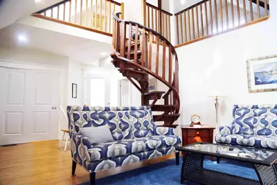 Image de Multilevel Penthouse on Historic Thames St!