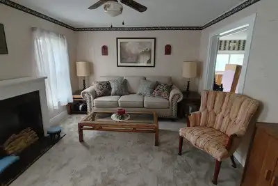 Image de Entire Home - 4 Bedroom - Sleeps 10 Canandaigua - Steps Off Main St / Downtown