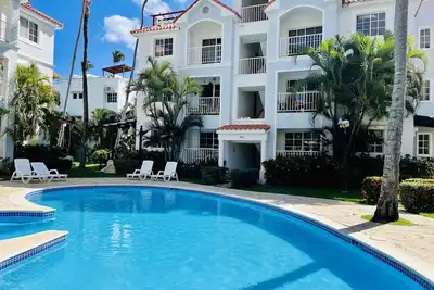 Image de Renovated Lovely 2 Bedrooms Condo with pool view & close to Beach. Best location