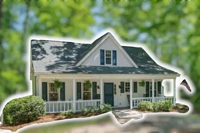 Image de Orion's Retreat a charming cottage nestled by the scenic shores of Lake Sinclair