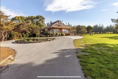 Image de 9 Acre Estate by the Beach with Amazing Japanese Farm House - monthly rental